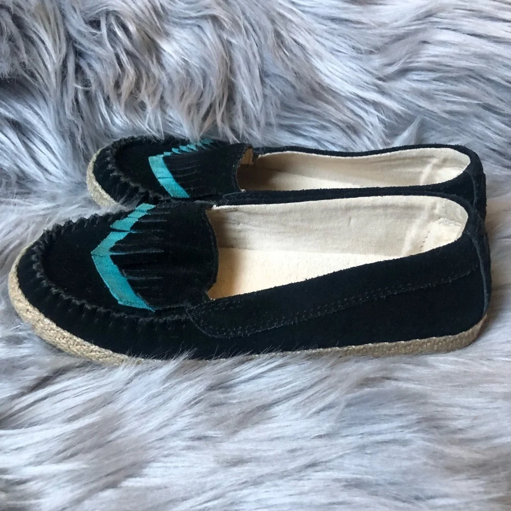 Ugg kid’s boho fringe moccasins in black and teal. Size 13 RARE!